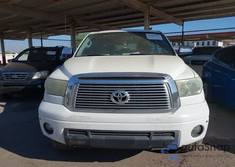 2010 Toyota Tundra Limited 5.7L V8 z USA, uszkodzony, nr VIN 5TFHY5F15AX111709
